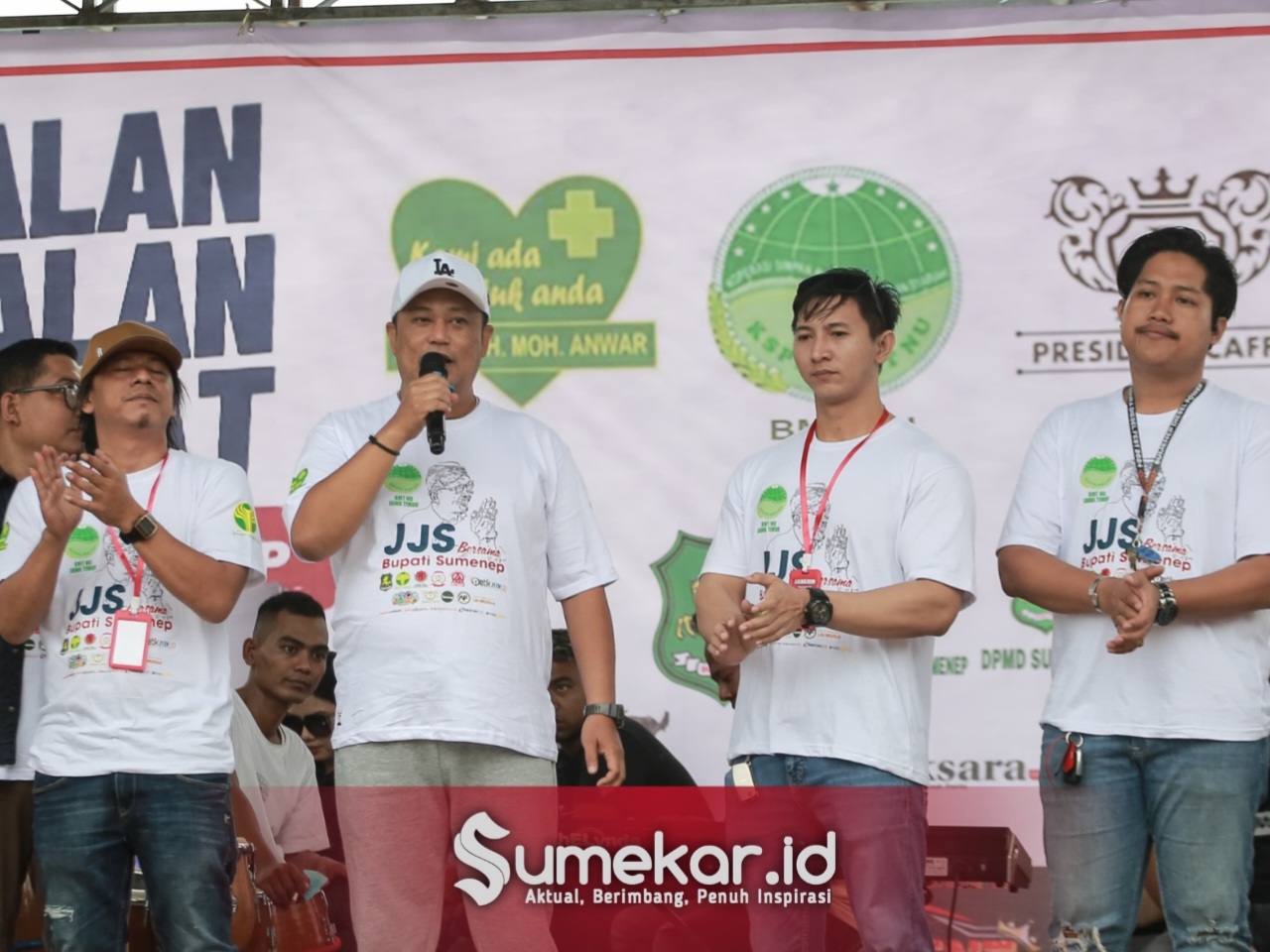 Foto. Kepala Diskominfo Sumenep, Indra Wahyudi saat menyampaikan sambutannya dalam acara JJS Kemenangan di President Cafe. 