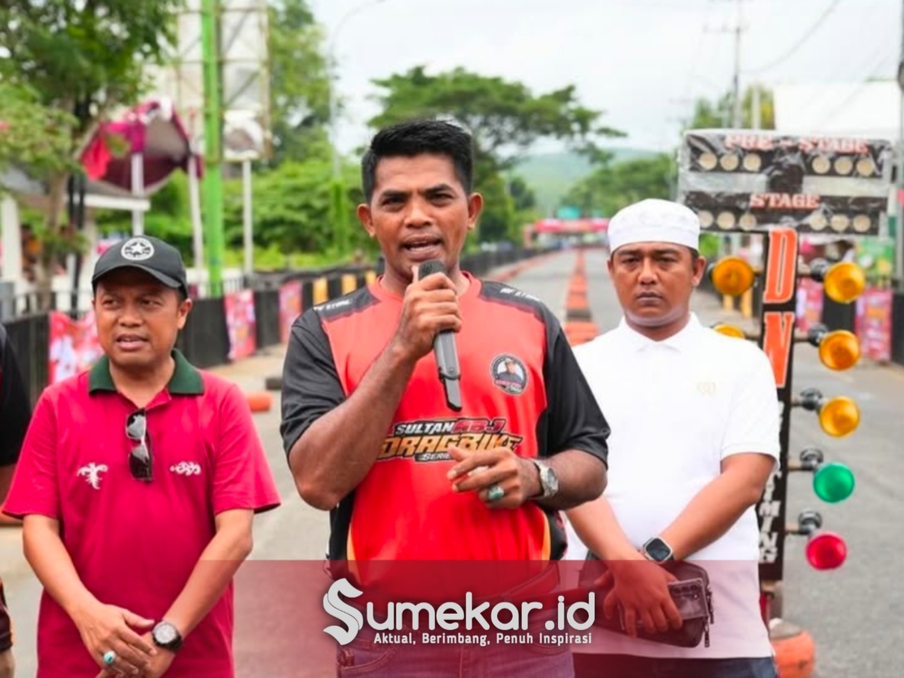 Foto. Kompol Masyhur Ade, S.I.K., M.H.,Wakapolres Sumenep saat membuka Event Sultan ABJ Drag Bike Series 2025.