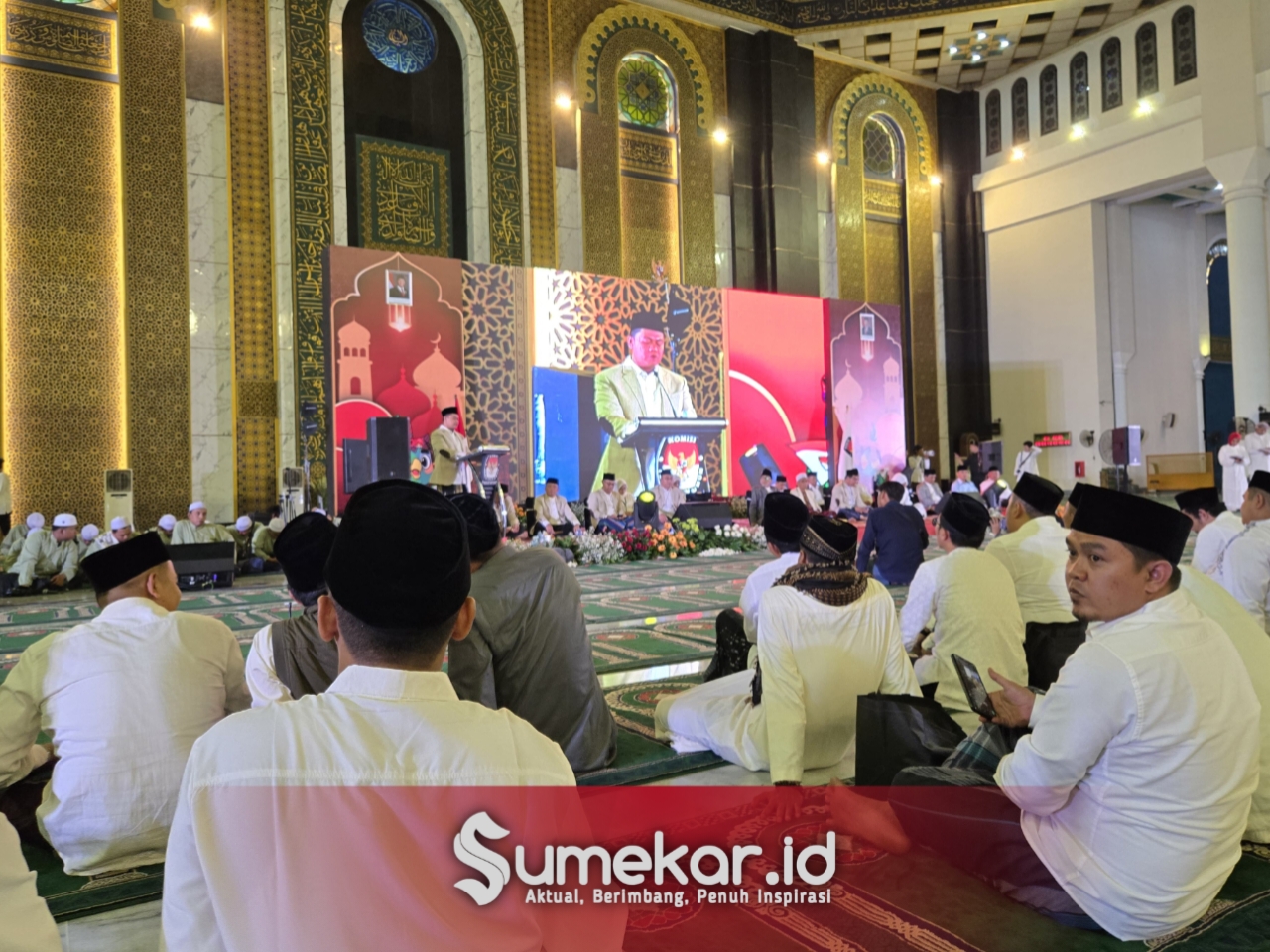 Foto. Doa Bersana KPU Jatim bersama penyelenggara se Jawa Timur. 