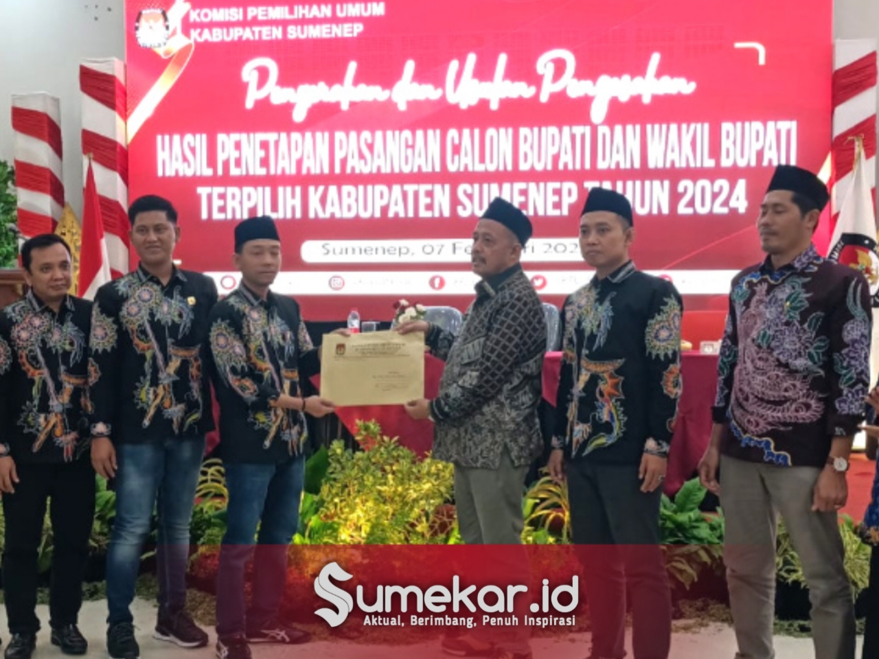 Foto. Penyerahan SK Bupati dan Wakil Bupati Terpilih Hasil Pilkada 2024.