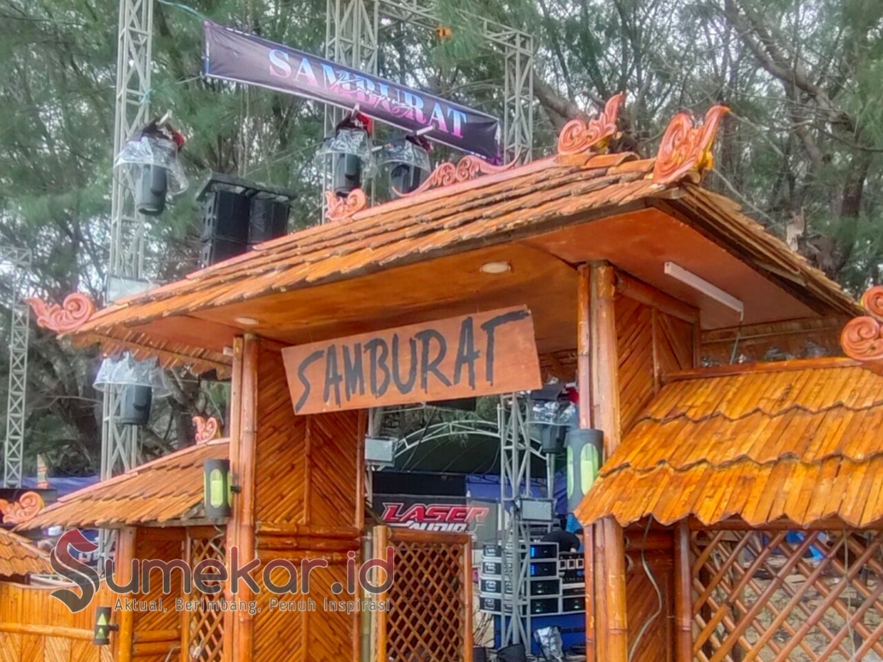 Foto. Salahsatu Kemah Pemuda Masyarakat Lokal Kecamatan Batang-batang dengan Soundsystem LASER Audio