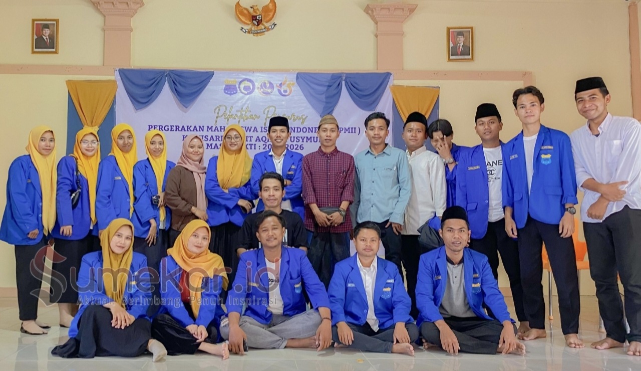 Foto Bersama Pengurus PK PMII STIT Aqidah Usymuni Bersama Pengurus Cabang (PC) PMII Sumenep usai Pelantikan Dan Talk Show Pergerakan. 