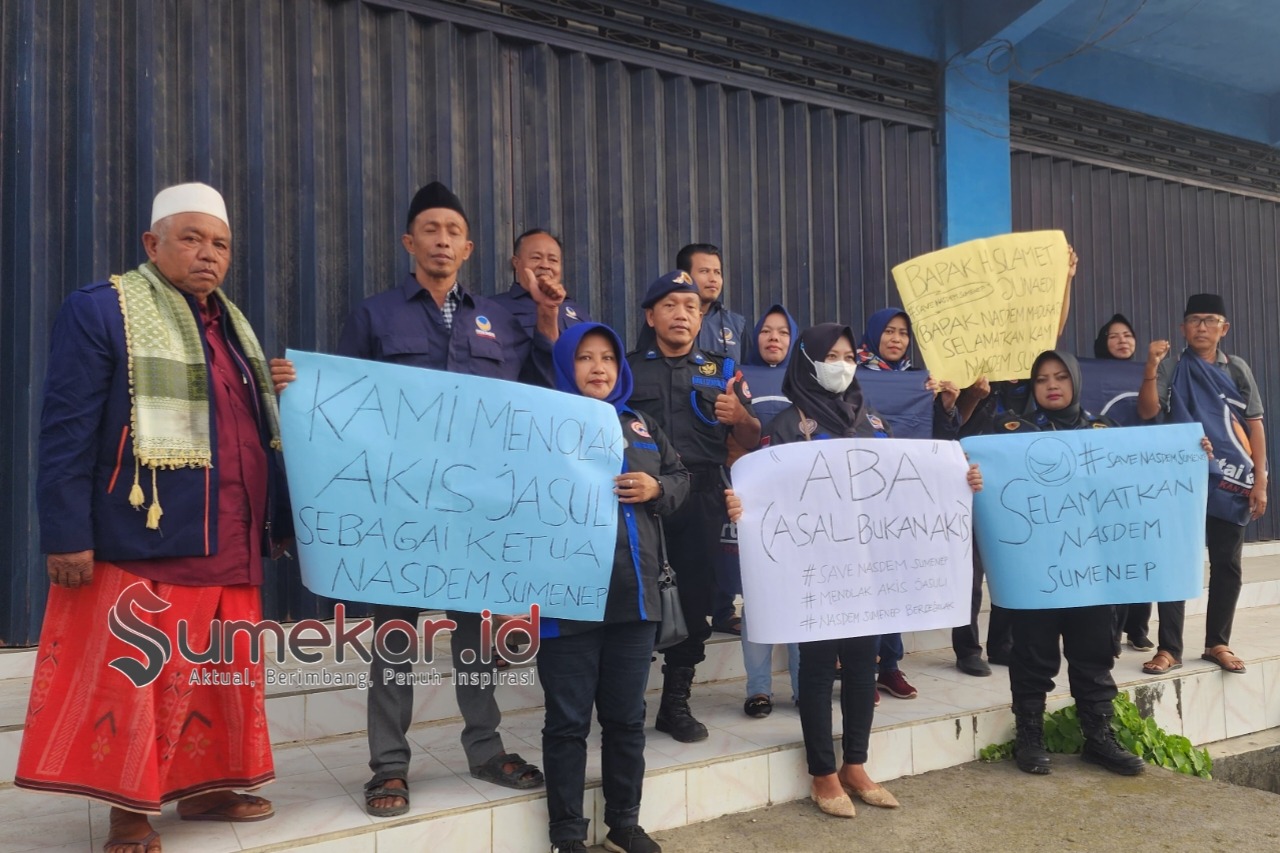 Foto. Aksi Protes Kader NasDem Sumenep
