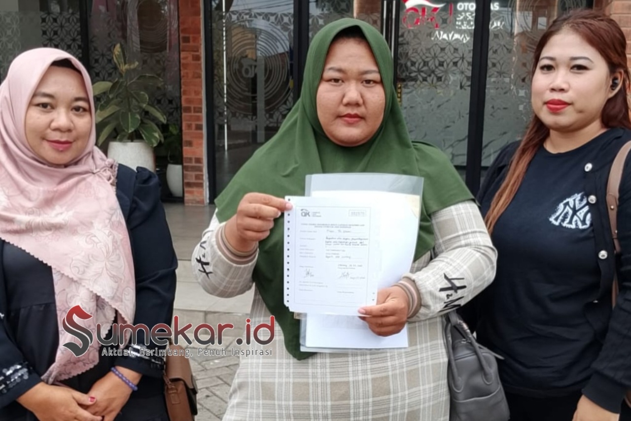 Foto. Maya Tri Utami (26) melaporkan Salah satu KSU ke OJK Malang Raya