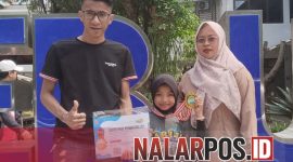 Foto. Arsila Siswi MI Al-Mas'ud Legung Timur saat didampingi Orang Tuanya dan Pengasuh Yayasan Al-mas'ud Desa Legung Timur mengikuti Grand Final Festival Anak Berprestasi ke-14 (FABI-14) dalam kategori lomba Matematika. 