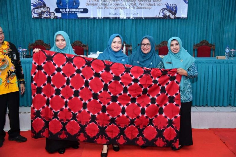 Foto. Pelatihan Desain Membatik TP PKK Sumenep. 
