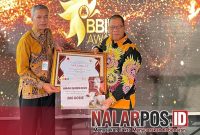 Foto. Chainur Rasyid Kepala DKPP Sumenep. Saat menerima penghargaan dari BBIB Singosari Malang