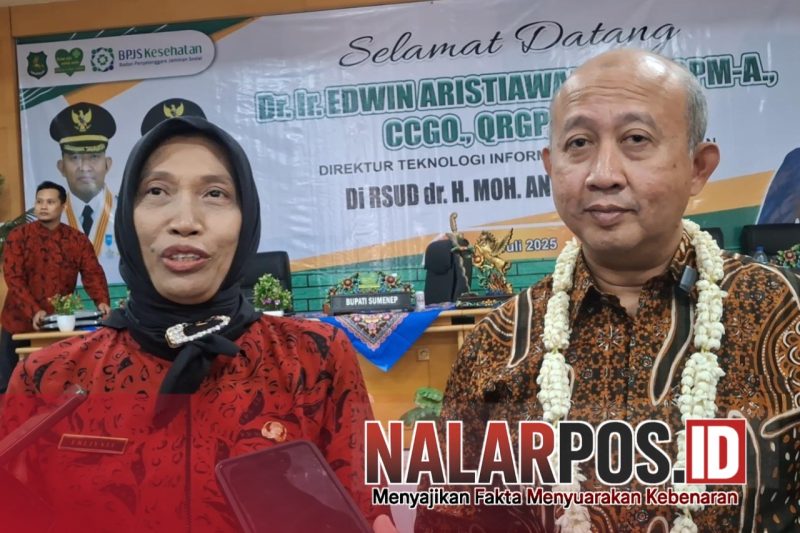 Foto. Direktur Teknologi Informasi BPJS Kesehatan RI, Dr. Ir. Edwin Aristiawan, M.M., CPM-A., CCGO., QRGP., CCCO (Kanan). Direktur RSUD Moh Anwar Sumenep, Dr Erliyati M.Kes (Kiri) 