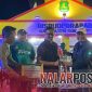 Foto. Perwakilan Dinkes P2KB Sumenep saat menerima penghargaan Stan terbaik di malam Penutupan Madura Night Vaganza 2025.
