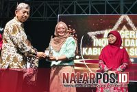 Foto. Kepala Puskesmas Pamolokan, Drg Novia Sri Wahyuni saat menerima penghargaan Juara I dalam Kegiatan Anugerah Inovasi Daerah dan Launching Event 2026