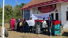 Sejumlah warga Desa Paliat, Kecamatan Sapeken, Kabupaten Sumenep, menerima bantuan dari SKK Migas–Kangean Energy Indonesia (KEI) melalui Program Pengembangan Masyarakat (PPM) tahun 2025. (NALARPOS/Humas KEI)