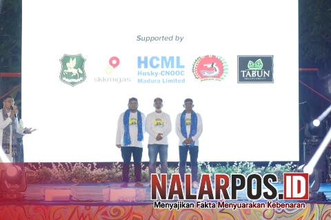 Foto. Pemberian penghargaan kepada SKK Migas - HCML di sela-sela kegiatan Festival Pesisir#4