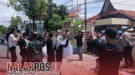 Foto. Aksi Demonstrasi penahanan kartu PKH Himpass Sapeken