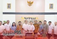 Foto bersama Kepala Bappeda beserta Staf dengan Badan Riset dan Inovasi Nasional (BRIN) di Aula Setempat