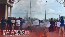 Foto. Mahasiswa UPI Sumenep saat Gelar Aksi Demontrasi KIP di kampus setempat