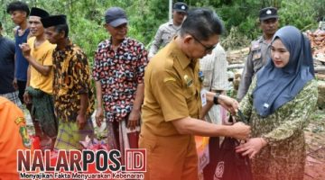 Foto. Penyaluran Bantuan Korban Bencana di kecamatan pragaan Sumenep Madura