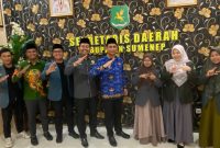 IPNU-IPPNU Sumenep berfoto bersama Sekda Sumenep Agus Dwi Saputra usai silaturahmi dan audiensi membahas penguatan sinergi kelembagaan, pendidikan, serta pemberdayaan pelajar di Kabupaten Sumenep. Foto/Nalarpos.