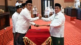 Foto. Ketua DPRD Sumenep H. Zainal Arifin menyepakati Rancangan Peraturan Daerah (Raperda) Anggaran Pendapatan dan Belanja Daerah (APBD) Tahun Anggaran 2027 menjadi Peraturan Daerah (Perda).